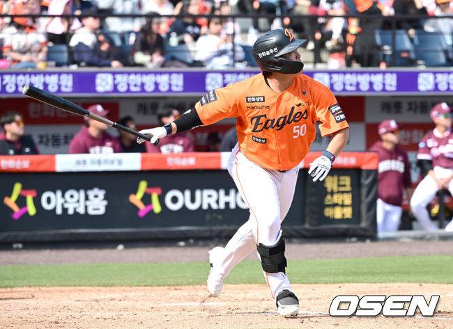 [OSEN=대전, 최규한 기자] 29일 대전 한화생명볼파크에서 ‘2026 신한 SOL KBO리그’ 한화 이글스와 키움 히어로즈의 경기가 열렸다.홈팀 한화는 왕옌청, 방문팀 키움은 하영민을 선발로 내세웠다. 3회말 무사 1루 상황 한화 강백호가 달아나는 좌중간 투런포를 날리고 있다. 2025.03.29 / dreamer@osen.co.kr