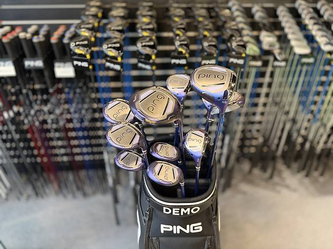 핑의 다양한 여성용 우드류 시타 클럽.