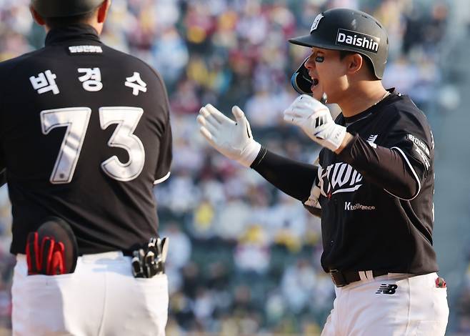 KT 최원준(오른쪽). 뉴시스