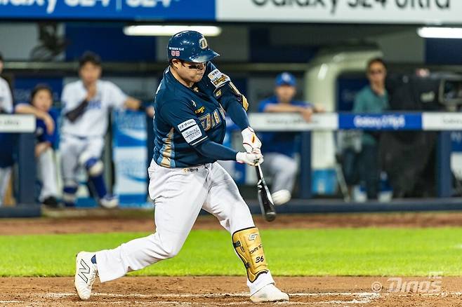 ▲ 29일 옆구리에 통증이 생겨 경기에서 교체된 권희동은 병원 검진 끝에 30일 1군 엔트리에서 제외됐다 ⓒNC 다이노스