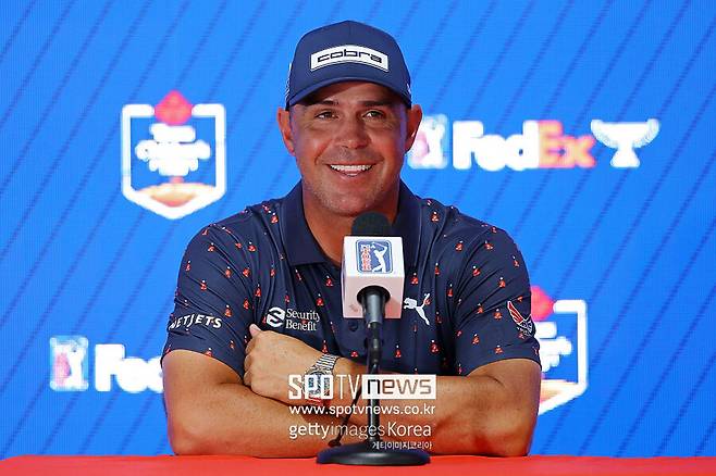 ▲ 인터뷰하는 게리 우드랜드.