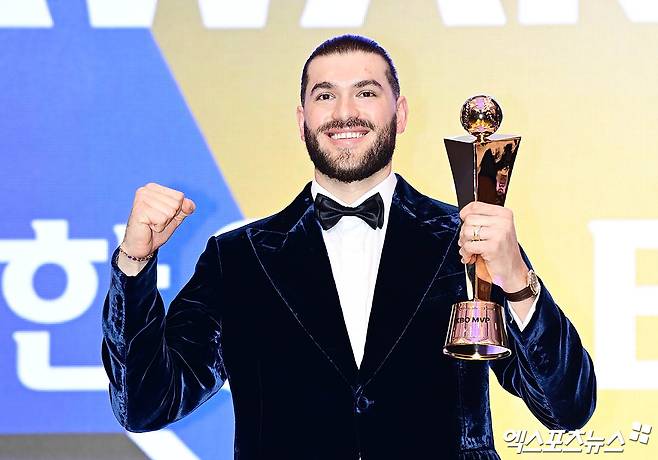 미국 메이저리그 토론토 블루제이스의 코디 폰세가 31일(한국시간) 캐나다 온타리오 주 토론토의 로저스 센터에서 열린 2026 메이저리그 콜로라도 로키스와의 홈 경기에 선발등판했지만, 부상으로 2.1이닝 1실점을 기룍한 뒤 교체됐다. 사진 엑스포츠뉴스 DB