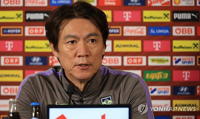 오스트리아전 앞둔 홍명보 감독 (빈[오스트리아]=연합뉴스) 최재구 기자 = 오스트리아전을 하루 앞둔 30일(현지시간) 홍명보 축구 국가대표팀 감독이 경기가 열릴 에른스트 하펠 스타디움에서 공식 기자회견을 하고 있다. 2026.3.30 jjaeck9@yna.co.kr