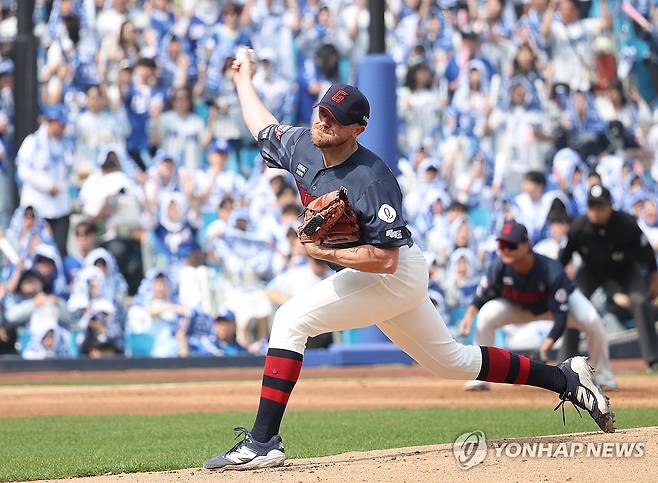 '역투하는 비슬리' (대구=연합뉴스) 김현태 기자 = 29일 대구 삼성라이온즈파크에서 열린 2026 신한 SOL뱅크 KBO리그 롯데 자이언츠와 삼성 라이온즈 경기. 1회 말 롯데 선발투수 비슬리가 역투하고 있다. 2026.3.29 mtkht@yna.co.kr