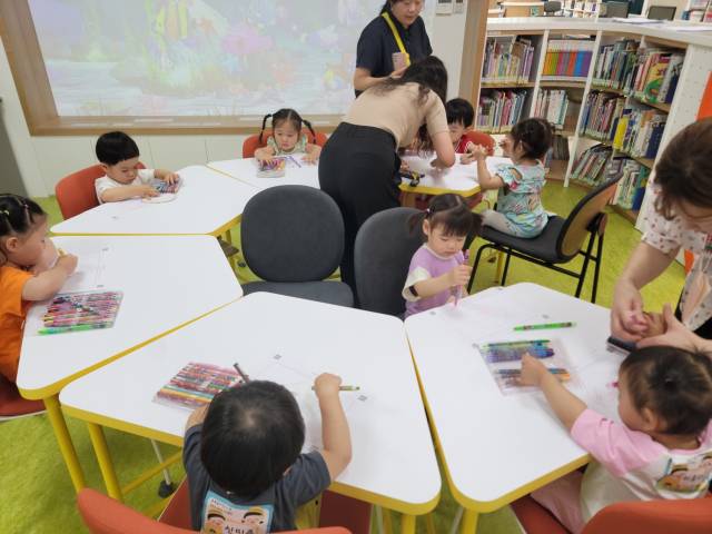 단양군이 보육을 넘어 돌봄·보호·자립까지 아우르는 아동복지 종합체계를 본격 가동하며 아이의 성장 전 과정을 함께하는 공공지원망을 강화한다. 사진은 올누림센터를 이용하는 아이들 모습. 단양군 제공