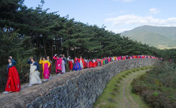고창읍성 답성놀이. <시인·사진작가 김판용 제공>