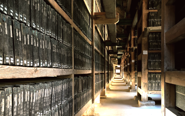 합천 해인사 팔만대장경 장경판전 내부 모습. /해인사