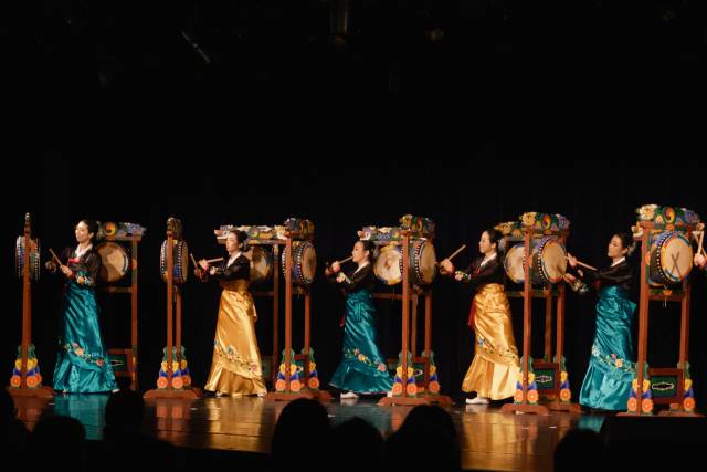 파독간호사무용단 공연 모습. 국립부산국악원 제공