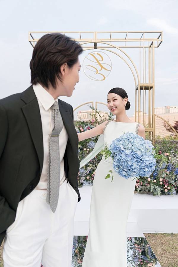 더블트리 바이 힐튼 서울 판교, 탁 트인 가든과 플라워 데코가 어우러진 야외 웨딩 장소.&nbsp;ⓒ더블트리 바이 힐튼 서울 판교 호텔