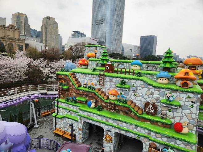 1일 넥슨이 롯데월드와 협업해 롯데월드 어드벤처 '매직 아일랜드'에 조성한 게임 테마의 상설 공간 '메이플 아일랜드' (사진=안유리 기자)