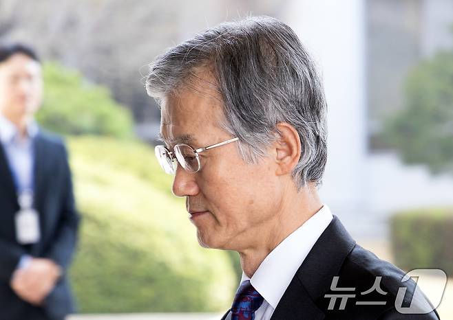 조희대 대법원장이 31일 오전 서울 서초구 대법원으로 출근하고 있다. 2026.3.31 ⓒ 뉴스1 최지환 기자