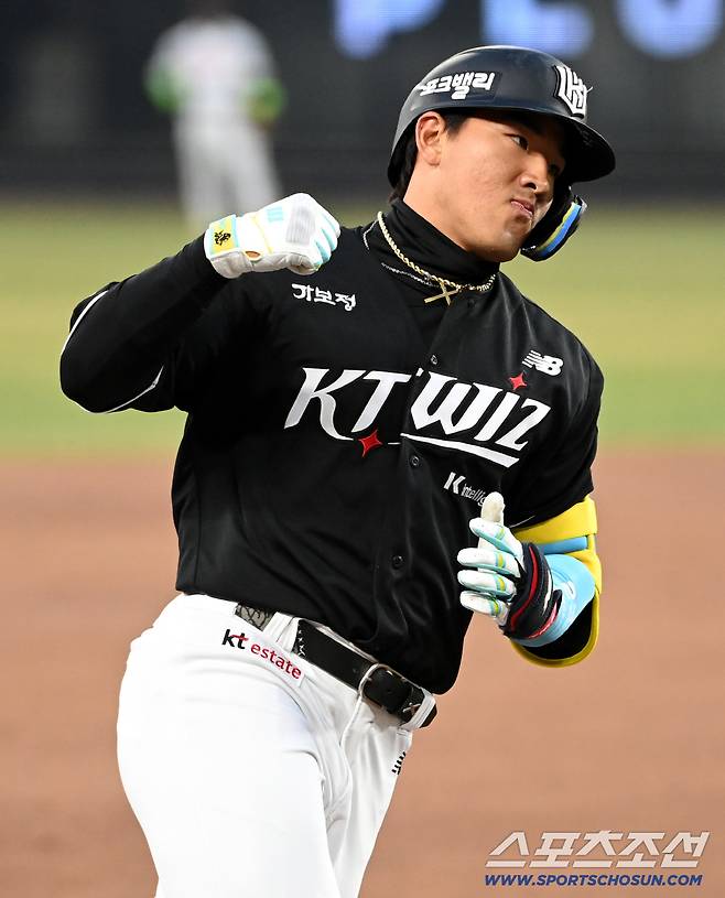 1일 대전한화생명볼파크에서 열린 KT와 한화의 경기. 1회초 KT 안현민이 선제 솔로홈런을 치고 베이스를 돌고 있다. 대전=허상욱 기자wook@sportschosun.com/2026.04.01/