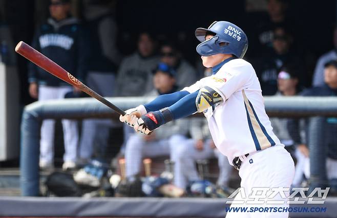 15일 마산야구장에서 열린 NC 다이노스와 키움 히어로즈의 시범경기. NC 신재인이 타격을 하고 있다. 창원=박재만 기자 pjm@sportschosun.com/2026.03.15/