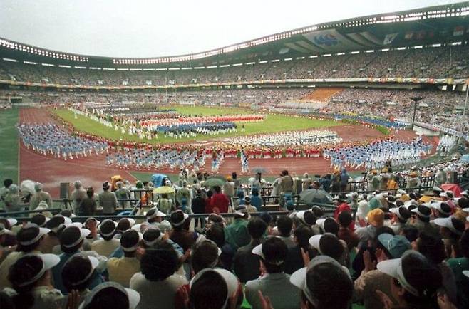 1986년 9월 20일 서울 잠실운동장에서 열린 제10회 서울 아시아 경기대회 개막식. 서울기록원