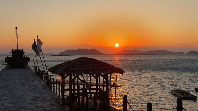 전남 완도군 청해포구 촬영장은 일출과 일몰 시간대에 특히 인상적인 장관을 연출한다. 독자 제공