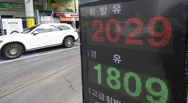 이날 오후 서울의 한 주유소의 모습. 2026.3.31 뉴스1