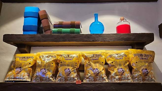 메이플 스위츠에서 판매 중인 팝콘. 크기가 상당했다.