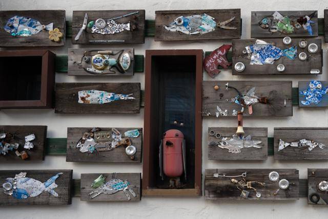 남구 양림동 펭귄마을에 고철로 만든 물고기가 여럿 전시돼 있다.