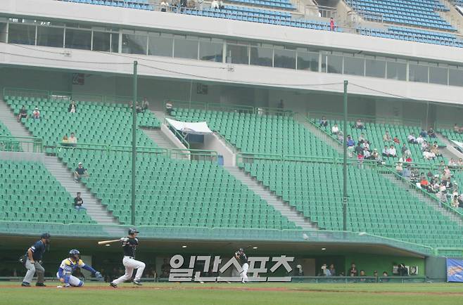 과거 텅빈 인천 문학야구장 관중석. 일간스포츠 DB