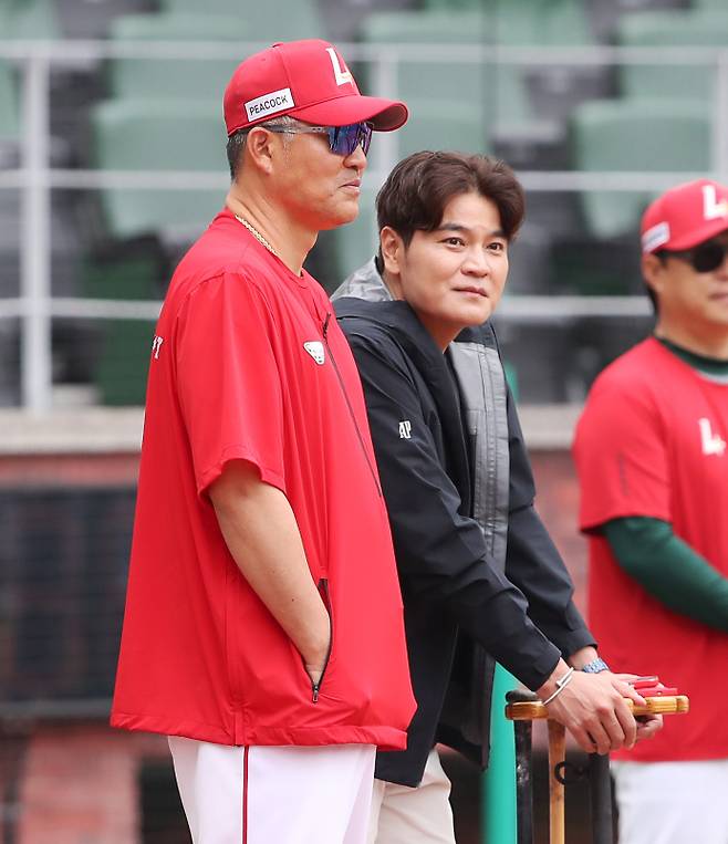 악풀러들을 향해 고소 의지를 밝힌 추신수(오른쪽) SSG 육성총괄. SSG 제공