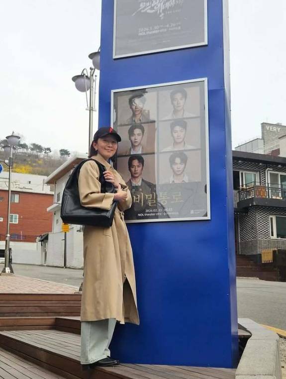 김선호의 연극 무대를 직접 관람한 배우 김희애