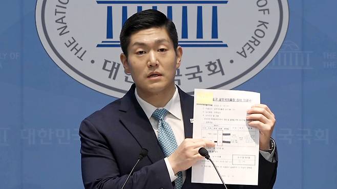 의혹 제기 기자회견 하는 김재섭 의원 2026.3.31