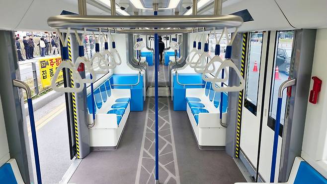 3칸 굴절버스 내부. 김성태 객원기자