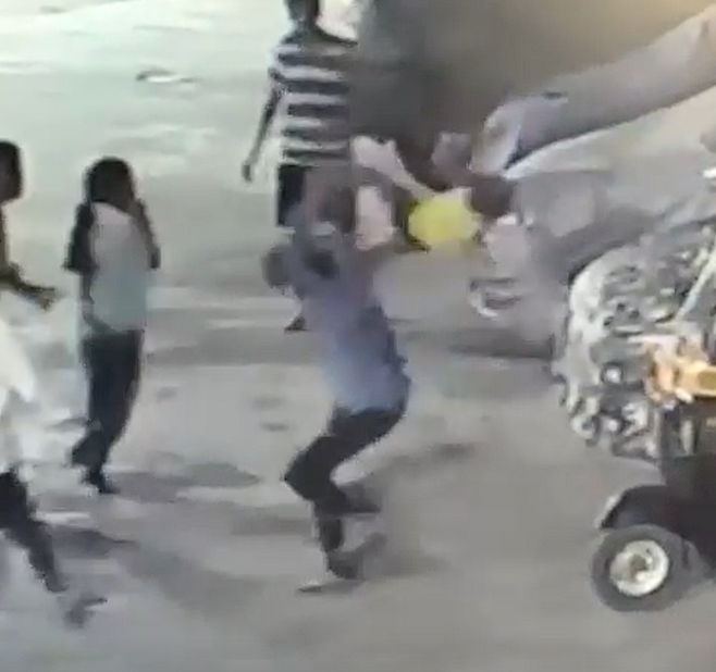 폭행 장면 / 출처 : 힌두스탄타임즈