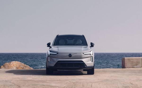 K-전기차 시장 뛰어드는 ‘볼보 EX90’…“플래그십 전기 SUV로 붙자” [사진 제공=볼보코리아]