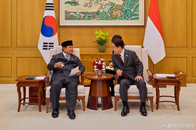 [서울=뉴시스] 고범준 기자 = 이재명 대통령과 프라보워 수비안토 대통령이 1일 청와대에서 한-인도네시아 소인수 회담을 하고 있다. (사진=청와대 제공) 2026.04.01. photo@newsis.com *재판매 및 DB 금지 /사진=