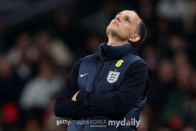 토마스 투헬 잉글랜드 감독이 일본과 경기가 잘 풀리지 않자 답답한 표정을 짓고 있다. /게티이미지코리아