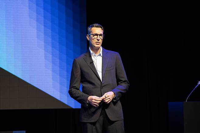 패트릭 쇠더룬드 넥슨 회장이 31일(현지시간) 일본 도쿄 시부야구 스트림홀에서 열린 ‘자본시장브리핑(CMB) 2026’에서 참석해 발언하는 모습 [넥슨 제공]