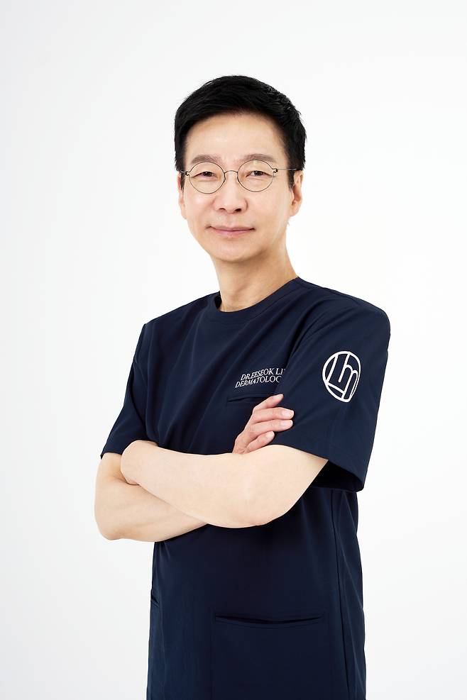 신사 임이석테마피부과 임이석 대표원장은  “시술 효과를 극대화하기 위해서는 일상 속 보습 관리와 자외선 차단, 청결 관리 등 기본적인 피부 관리 습관을 병행하는 것이 필요하다”고 조언했다.