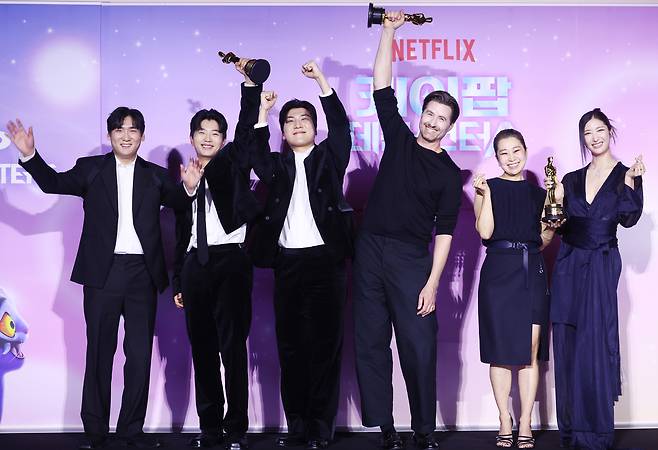 1�� ���� ���� ��걸 CGV��������ũ������ ���� ���ø��� ��ȭ �������� ���� ���ͽ��� ��ī���� ���� ��� ���ڰ���ȸ���� �����ڵ��� ��� ���ϰ� �ִ�. ���ʺ��� �۰ ����, ������, ���߱�, ũ���� �����ѽ�, �ű� �� ����, ���� �� �۰ ����. [����]