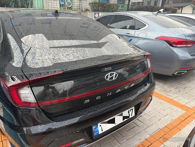 31일 오전 서울 서초구청 부설 주차장에 차량번호 끝자리 ‘7’ 차량이 주차돼 있는 모습. 정주원 기자