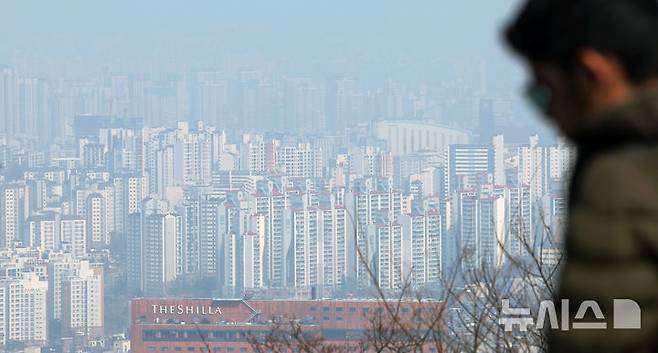 [서울=뉴시스] 홍효식 기자 = 26일 서울 중구 남산에서 바라본 서울 시내 아파트 단지 모습. 2026.03.26. yesphoto@newsis.com