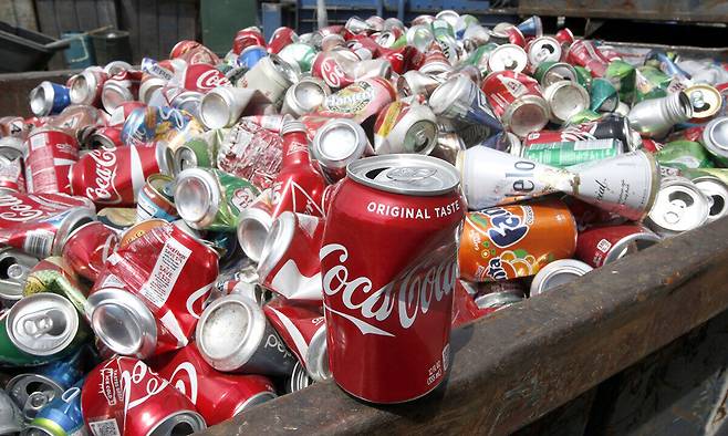 이란의 중동 알루미늄 시설 공격으로 공급 차질이 발생하면서 가격이 급등하고 있다. EPA연합뉴스