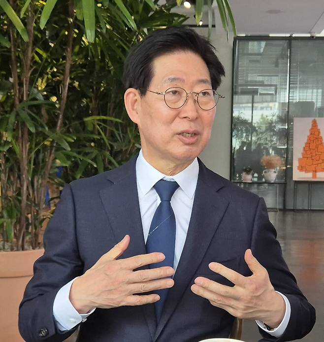 양승조 전 충남지사가 지난달 25일 천안공약발표 기자회견을 가진데 이어 오후에 차담 백 브리핑(back briefing)을 이어갔다.