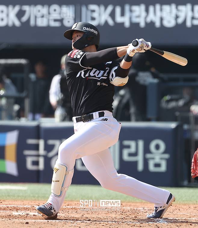 ▲ KT의 주전 유격수로 공수 모두에서 기대 이상의 성과를 보여주고 있는 이강민 ⓒ곽혜미 기자