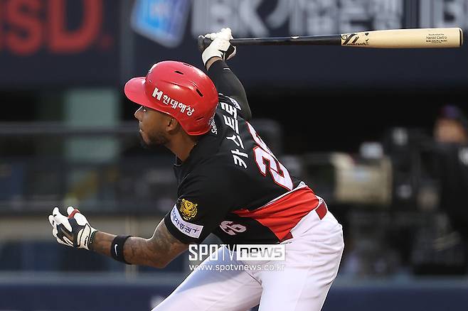 ▲ 만약 공인구 반발력이 높아진 것이 사실이라면, 카스트로는 타율과 장타력을 모두 잡는 유형의 선수가 될 수도 있다 ⓒ곽혜미 기자