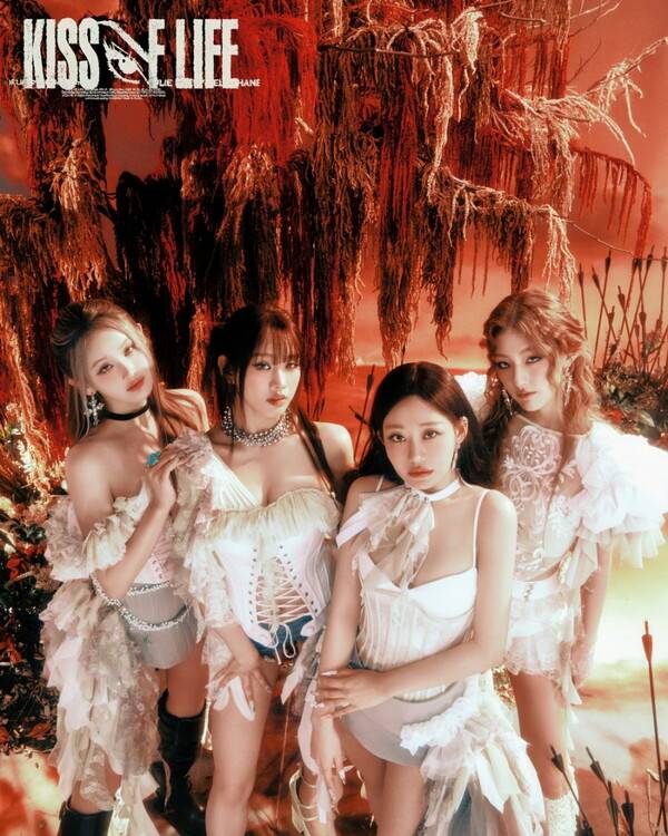 ▲ 키스오브라이프 새 싱글 '후 이즈 쉬' 콘셉트 사진. 제공|S2엔터테인먼트