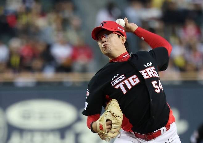 ▲ 4이닝 3실점을 기록하며 시즌 첫 패전을 안은 양현종 ⓒ연합뉴스