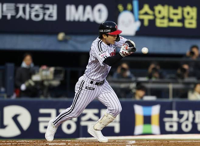 ▲ 1회 기습번트로 타점을 올린 구본혁 ⓒ연합뉴스