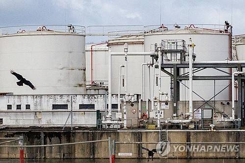 벨기에 브뤼셀의 유류 저장고  [EPA 연합뉴스 자료사진 재판매 및 DB 금지]