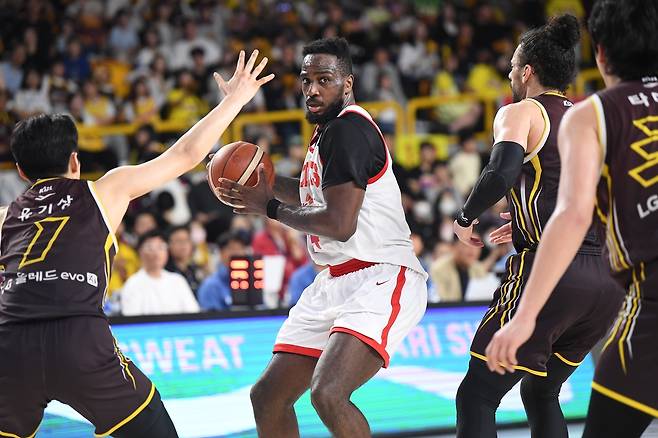 서울 SK와 창원 LG의 경기 장면 [KBL 제공. 재판매 및 DB 금지]