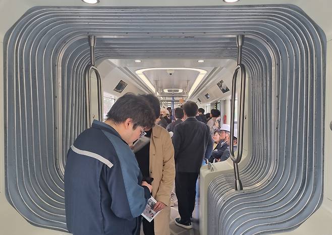 3칸 굴절차량 내부  [촬영 박주영]