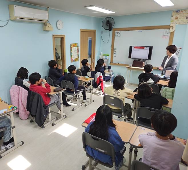 경기도교육청중앙도서관이 진행하는 '창의융합 책놀이 프로그램'. 사진=경기도교육청중앙도서관