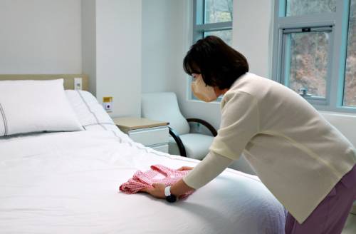 ◇지역 산모들의 원정 출산 불편을 막고 산후 돌봄 사각지대 해소하기 위한 태백시 공공산후조리원이 개원, 오는 13일부터 본격 운영에 들어간다.