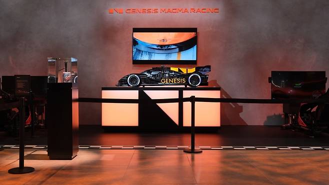 2026 뉴욕 국제 오토쇼에 전시된 제네시스 'GMR-001 하이퍼카' 스케일 모델