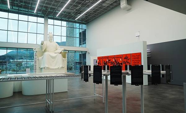 '김해시립김영원미술관' 내부 모습.